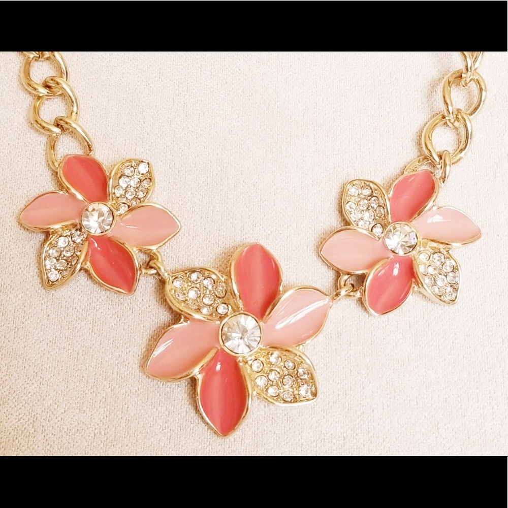 Lonna & Lilly gold necklace with pink flowers